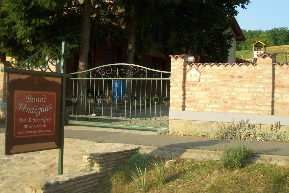 Bundi Vendeghaz Ξενοδοχείο Kehidakustány Εξωτερικό φωτογραφία